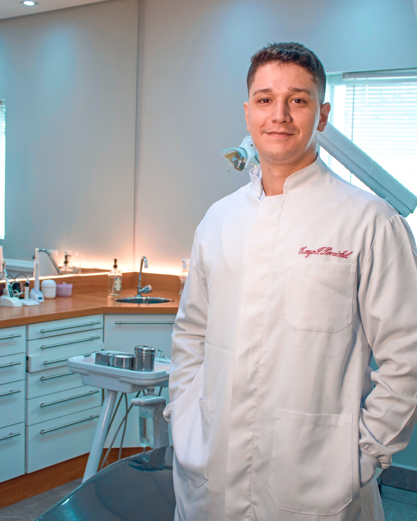 Dr. Enzo Perrichil na EME Odontologia